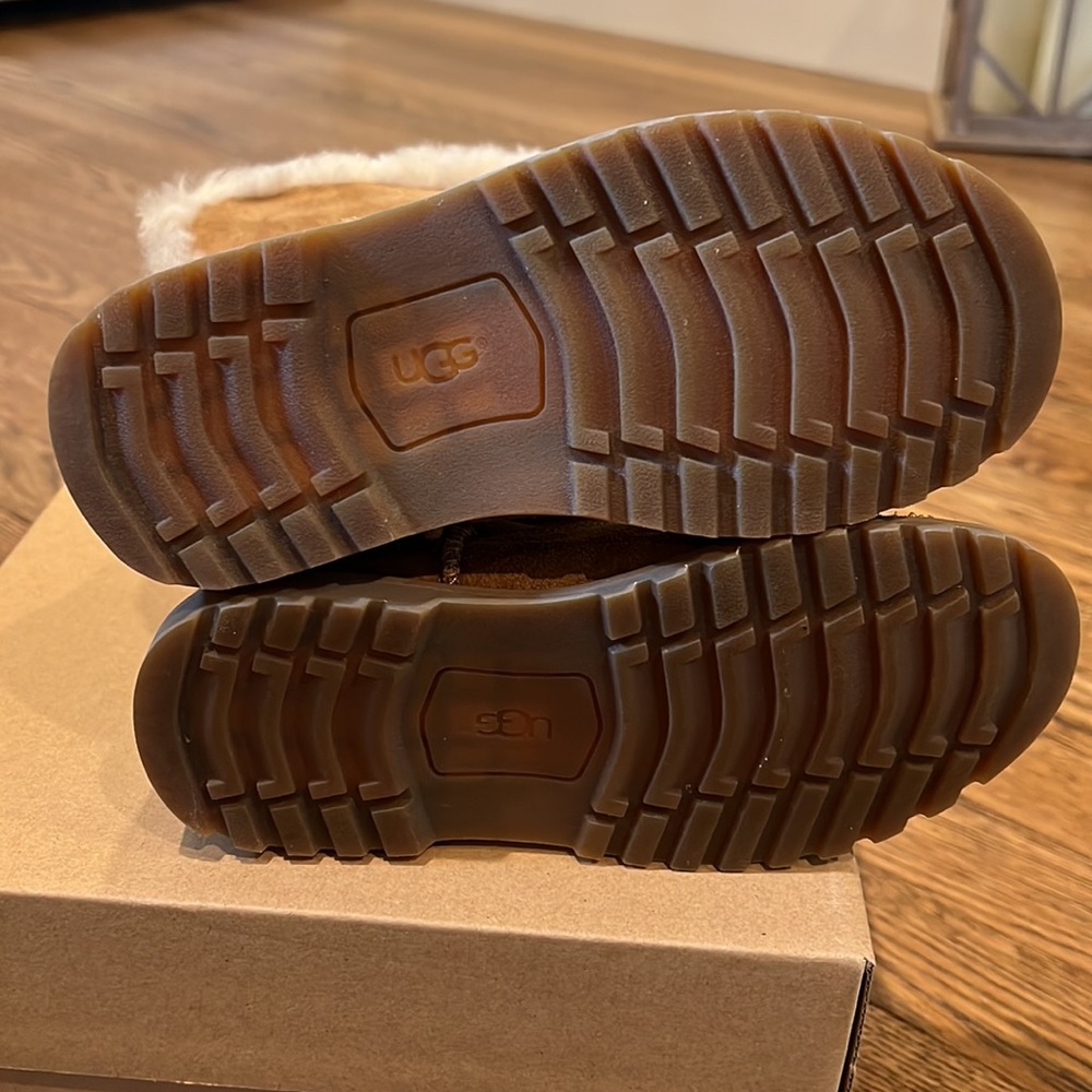Uggs - Picture 4 of 5